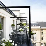 Des Grands Hommes Paris