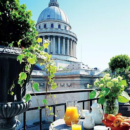 Des Grands Hommes 3*