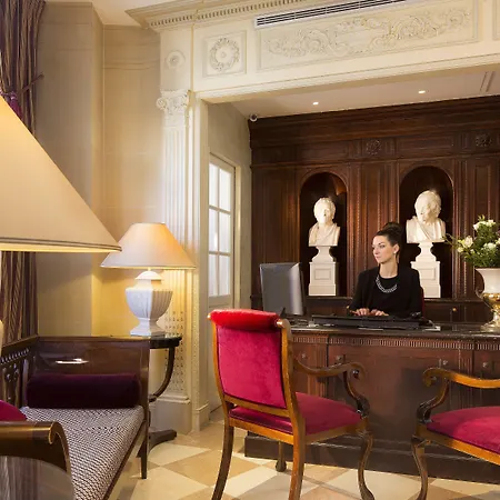 Des Grands Hommes מלון