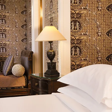 Des Grands Hommes מלון 3*