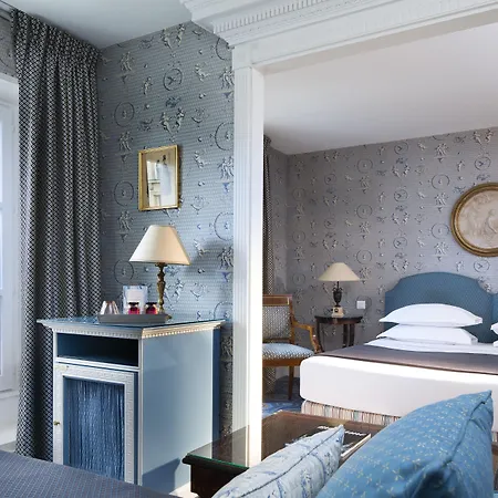 Des Grands Hommes מלון