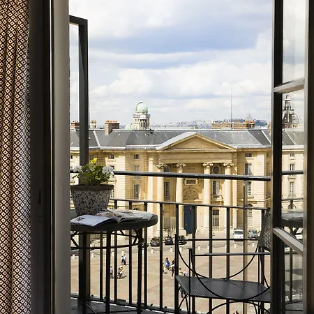 Des Grands Hommes 3*