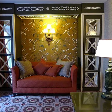 Hotel Des Grands Hommes Paris