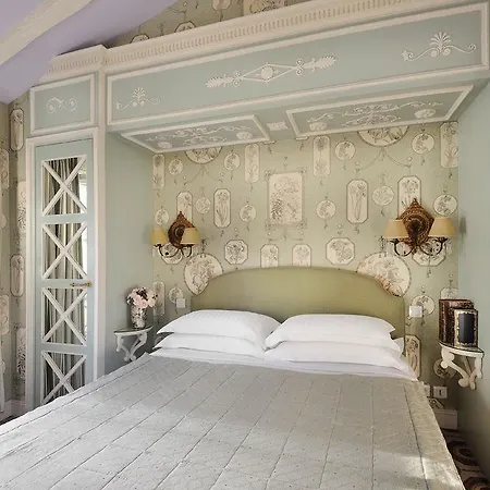 Hotel Des Grands Hommes 3*