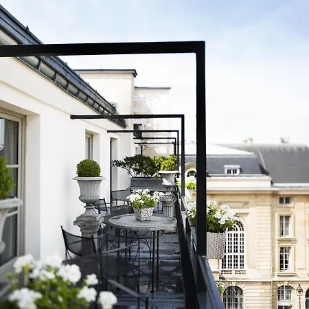 Des Grands Hommes Paris