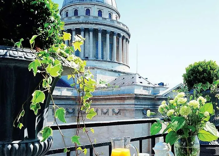 Des Grands Hommes 3*