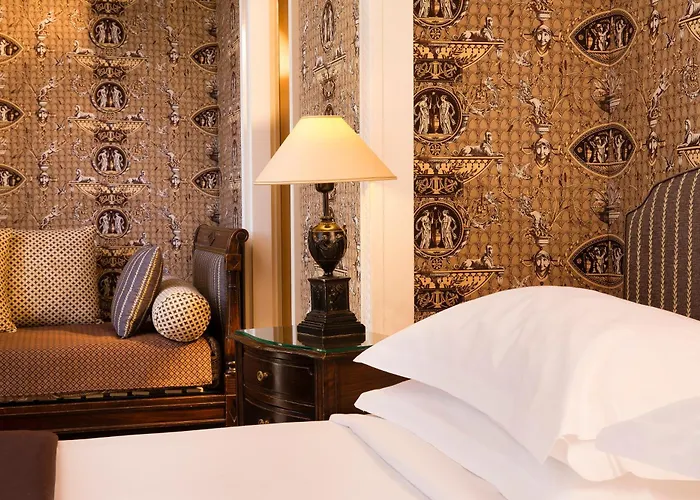 Des Grands Hommes פריז