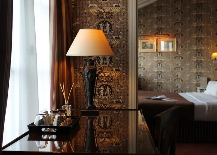 Des Grands Hommes מלון