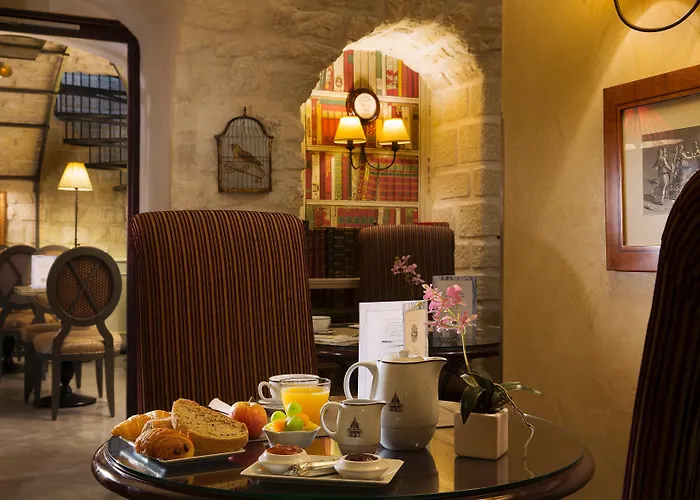 Des Grands Hommes 3*