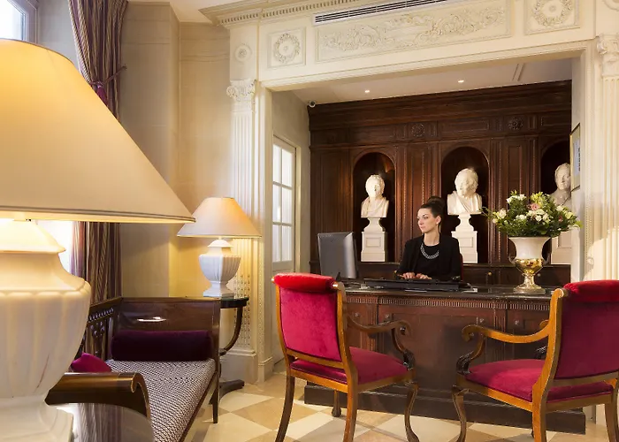 Des Grands Hommes מלון