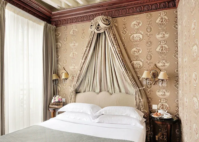 Des Grands Hommes 3*