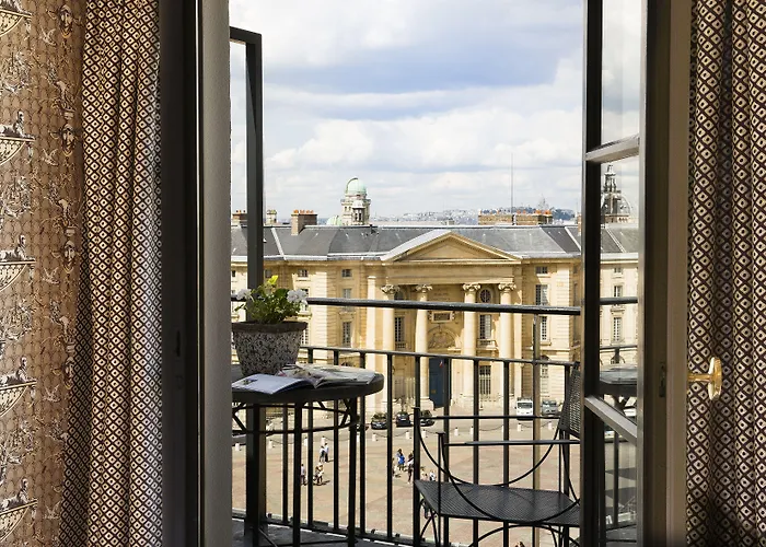 Des Grands Hommes 3*