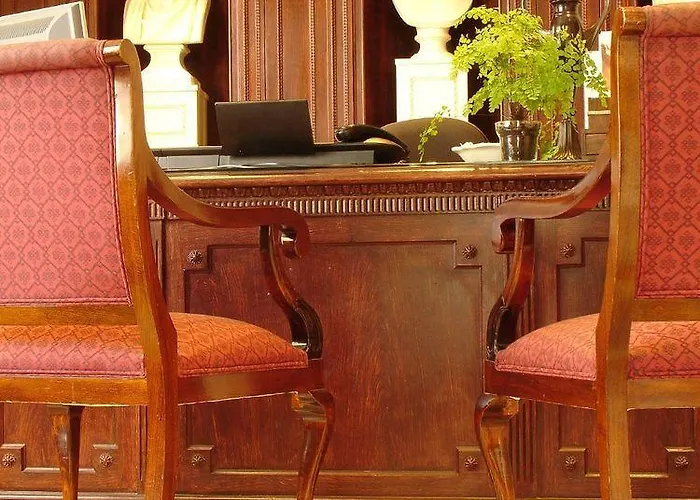 מלון Des Grands Hommes 3*