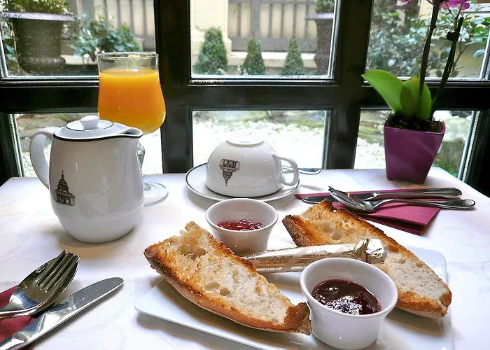 Des Grands Hommes פריז