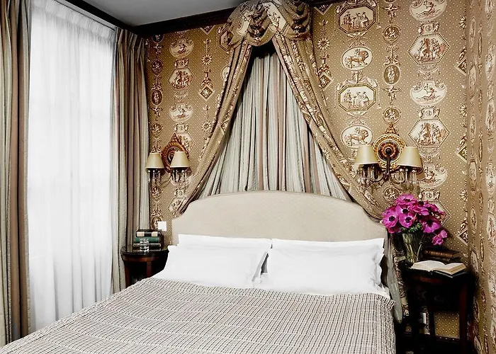 מלון Des Grands Hommes 3*