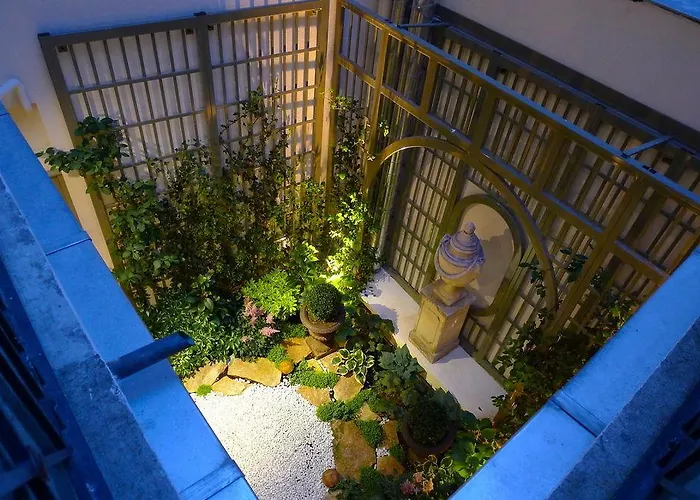 Des Grands Hommes פריז