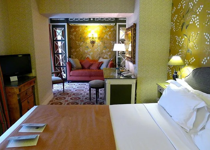 Des Grands Hommes פריז