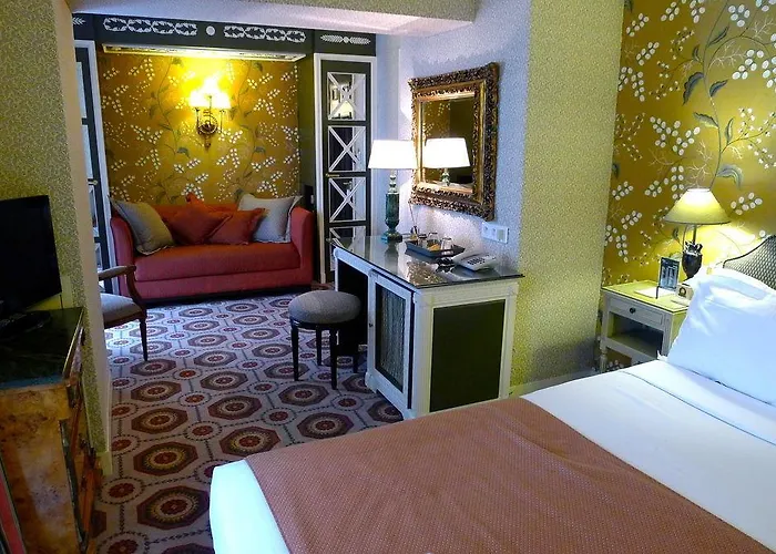 Des Grands Hommes פריז