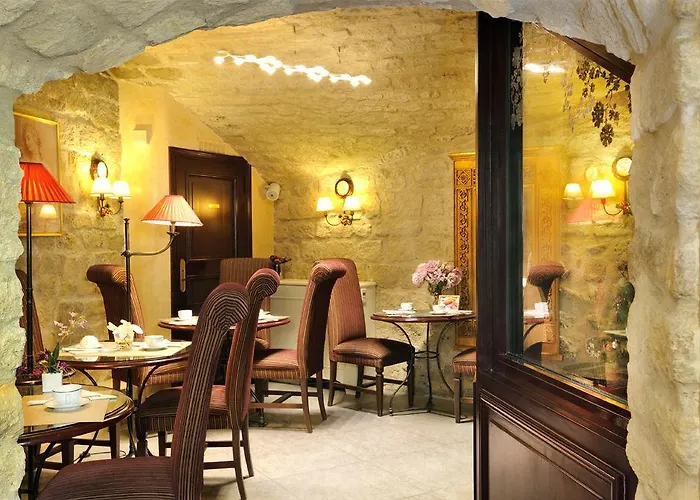 Des Grands Hommes מלון 3*