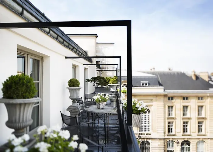 Des Grands Hommes פריז