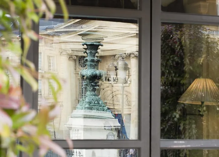 Des Grands Hommes מלון