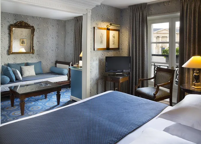 Des Grands Hommes פריז