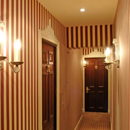 Hotell Des Grands Hommes 3*